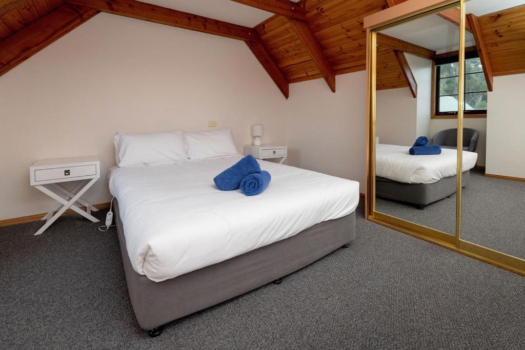 Big4 Strahan Holiday Retreat Ngoại thất bức ảnh